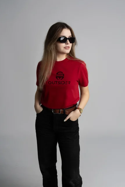 Crna majica kratkih rukava sa crnim logom Outsider